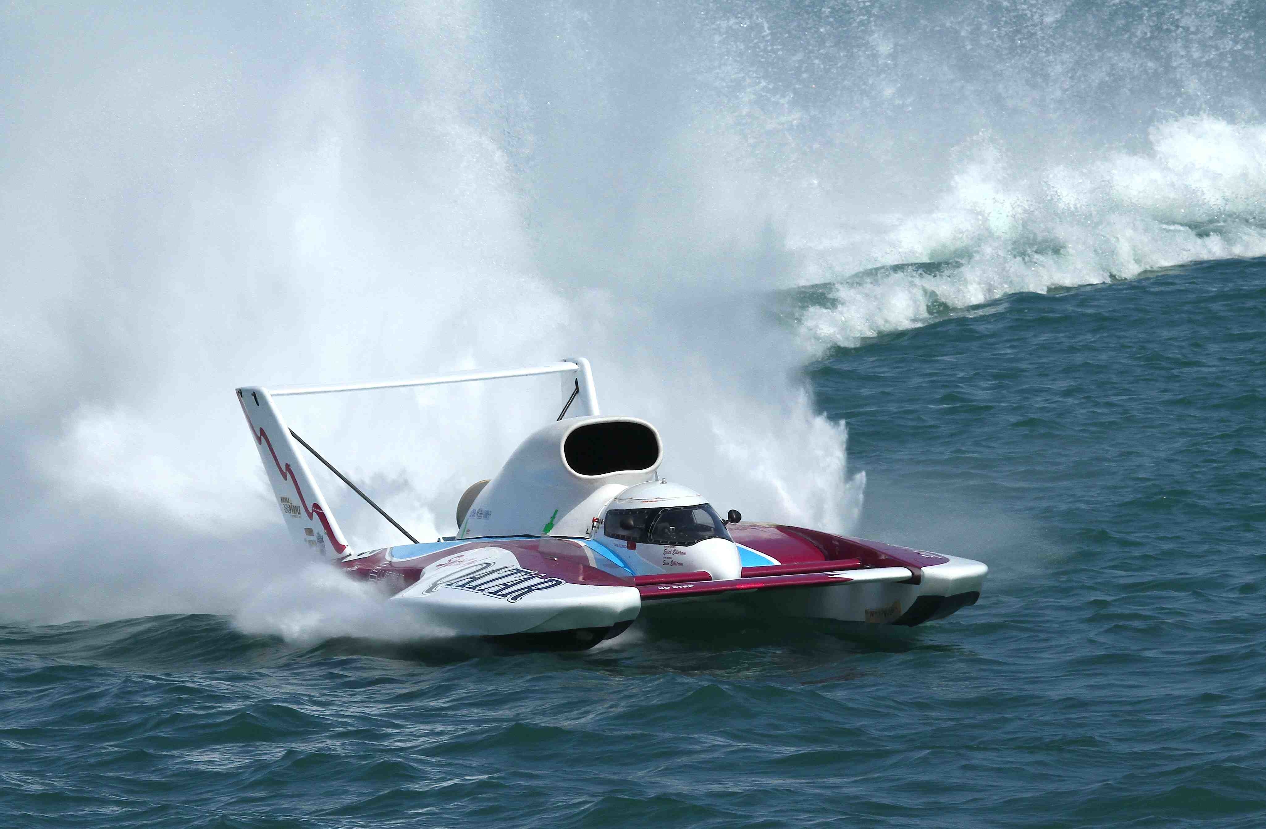 Легкая гоночная лодка. Полярис гидроплан. Катер Hydroplane. Гоночный катер. Гоночная моторная лодка.