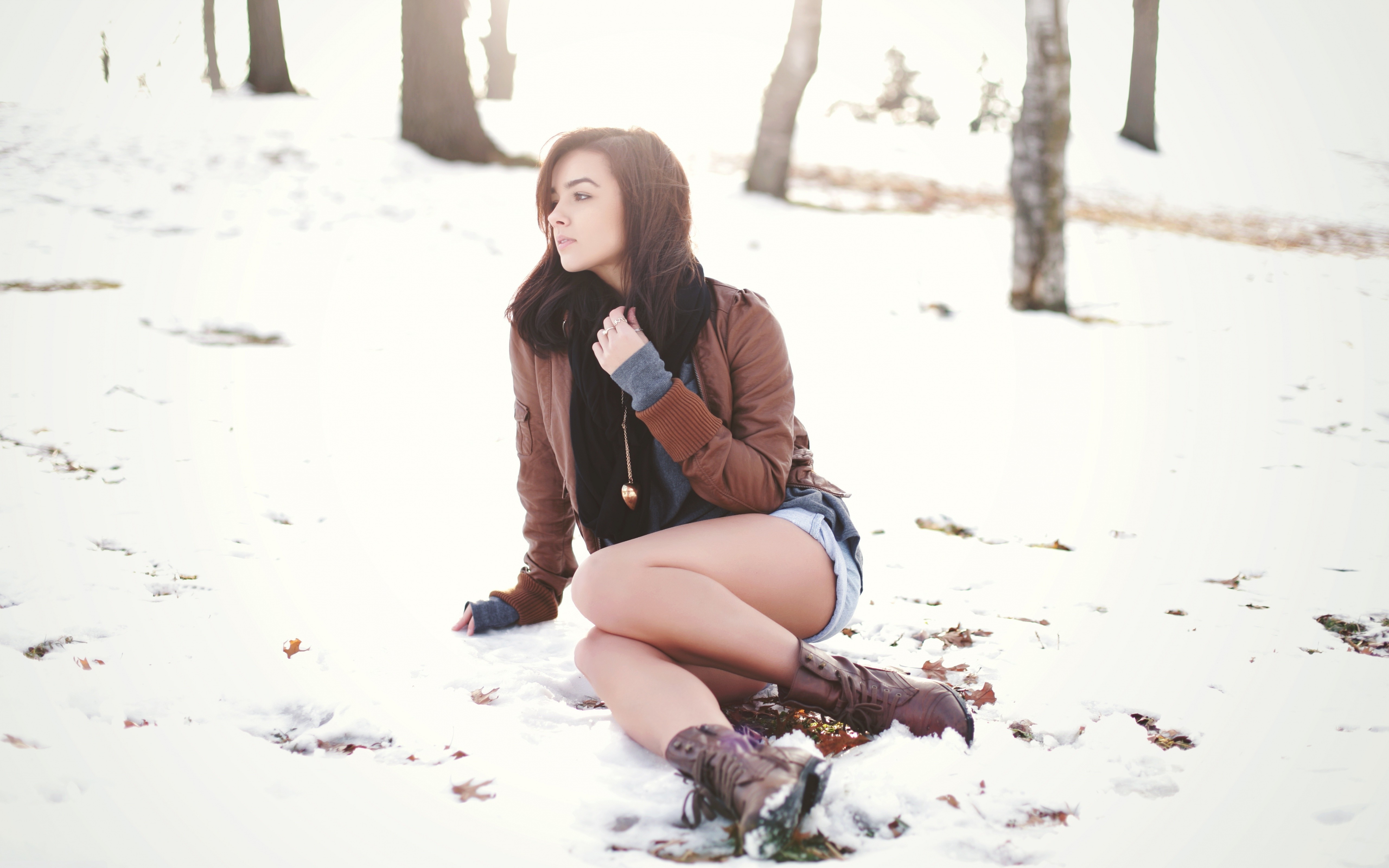 Обои girl, sweetheart, shorts, legs, boots, winter, snow на рабочий стол. 