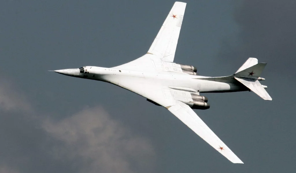 ту 160, самолёт, стратегический бомбардировщик