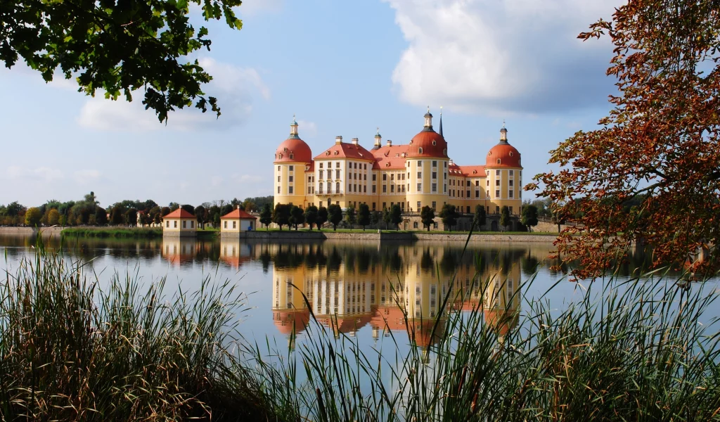 здания, река, небо