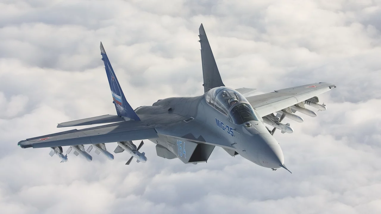 полёт, облака, МиГ-35