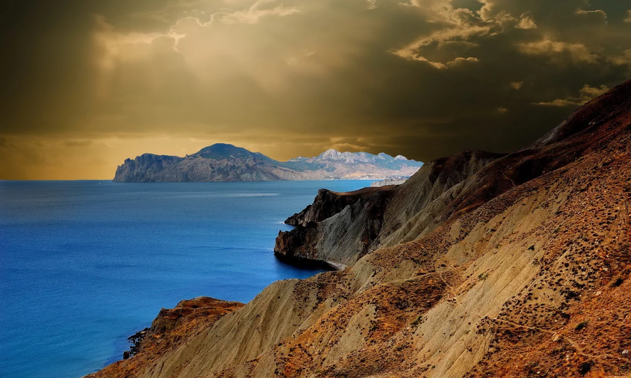 горы, море, небо