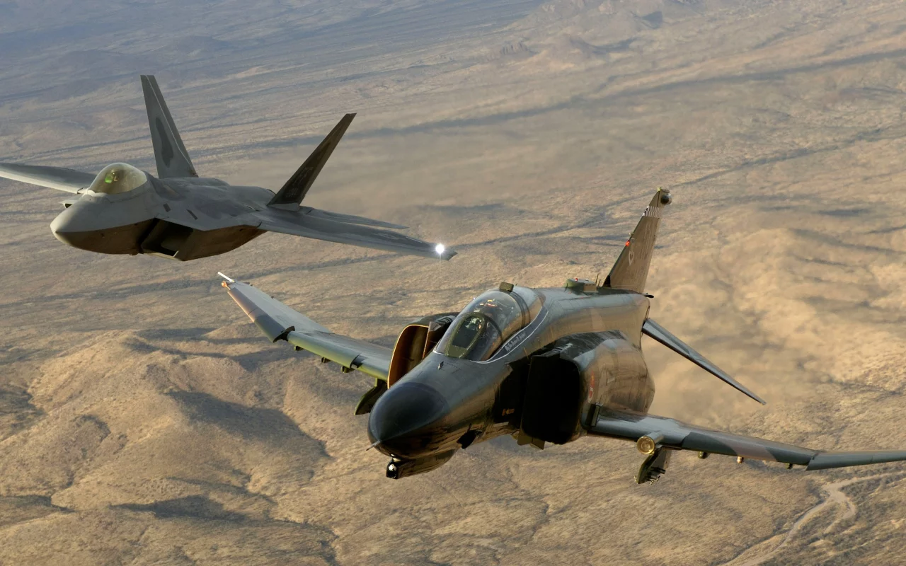 F-4, полёт, Raptor, YF-22