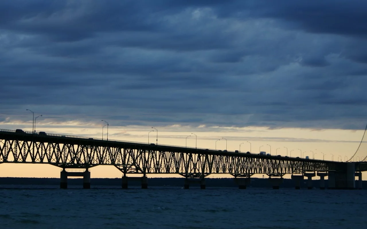 машины, мост, пролив