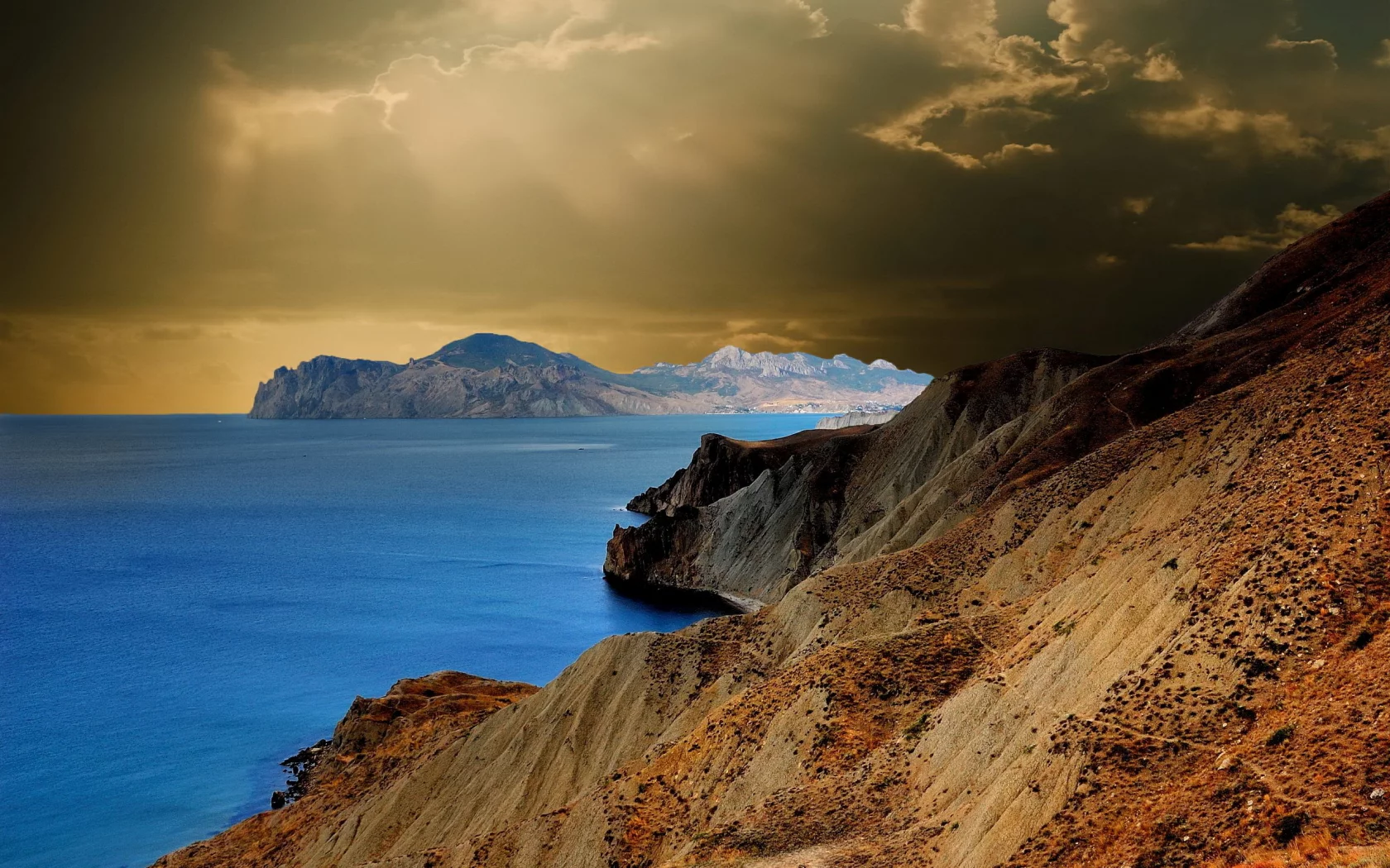 горы, море, небо