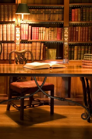 глобус, лампа, библиотека, книги, стол, бокалы, старина, стул, комната, полки