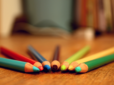 разноцветные, карандаши, стол