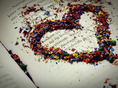 разноцветные, макро, текст, лист, карандаши, любовь, бумага, стружка, сердце, надпись, чувство, строчка, книга