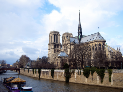 собор парижской богоматери, река, париж, мост, франция, небо, облака, катер