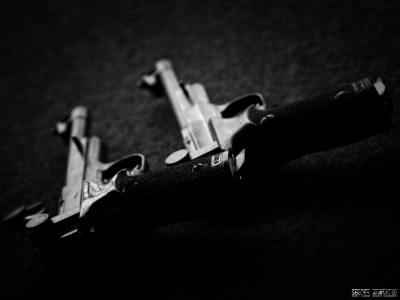 черно белое фото, оружие, пистолеты