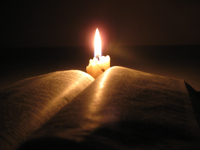 свеча, Библия, книга