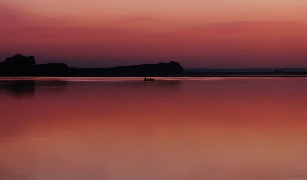 река, рассвет