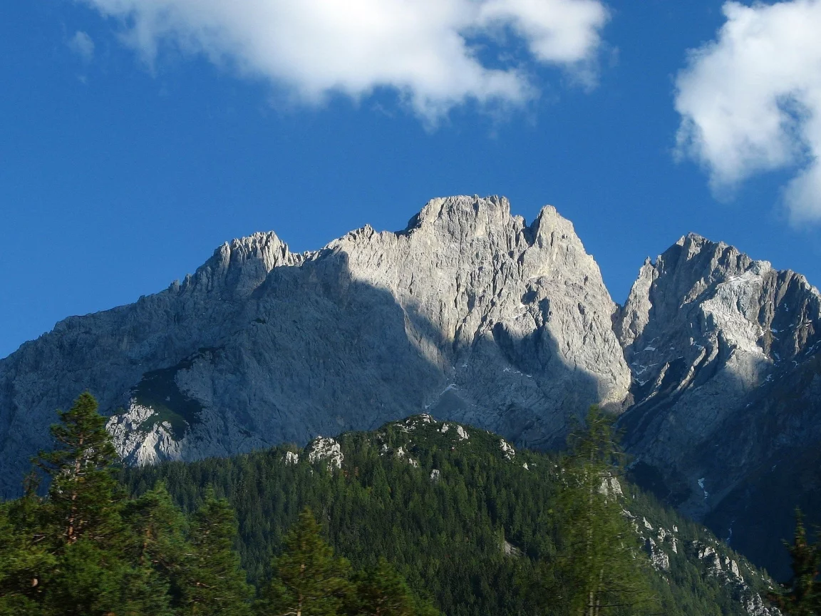 скалы, лето