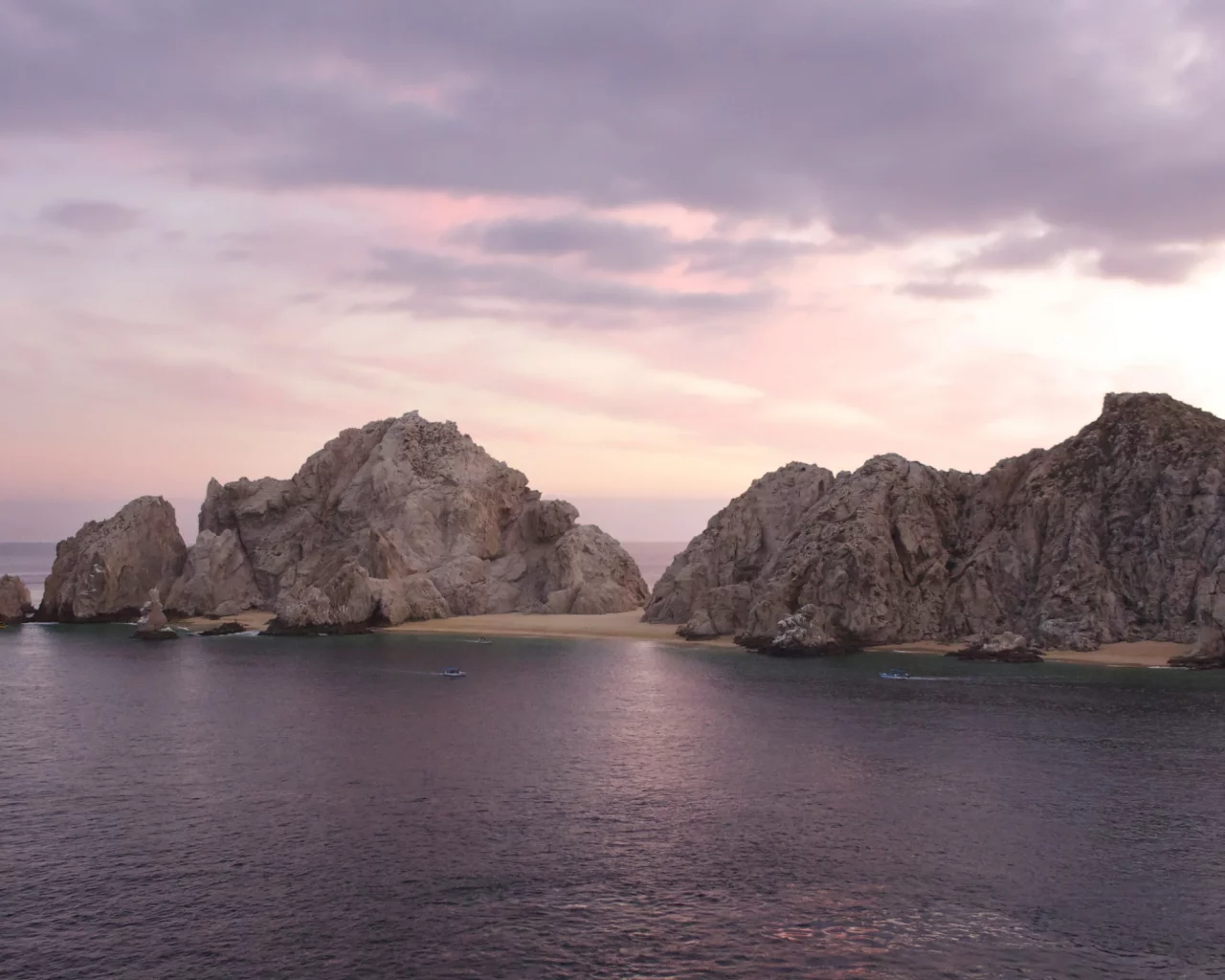 Море, скалы, лодка, закат