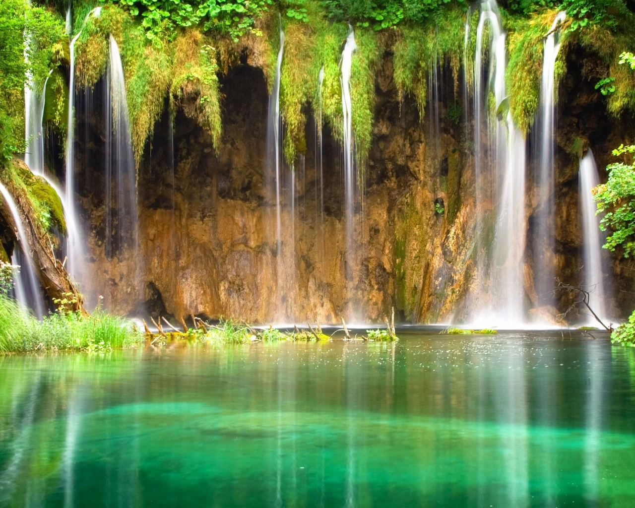 Водопад, вода