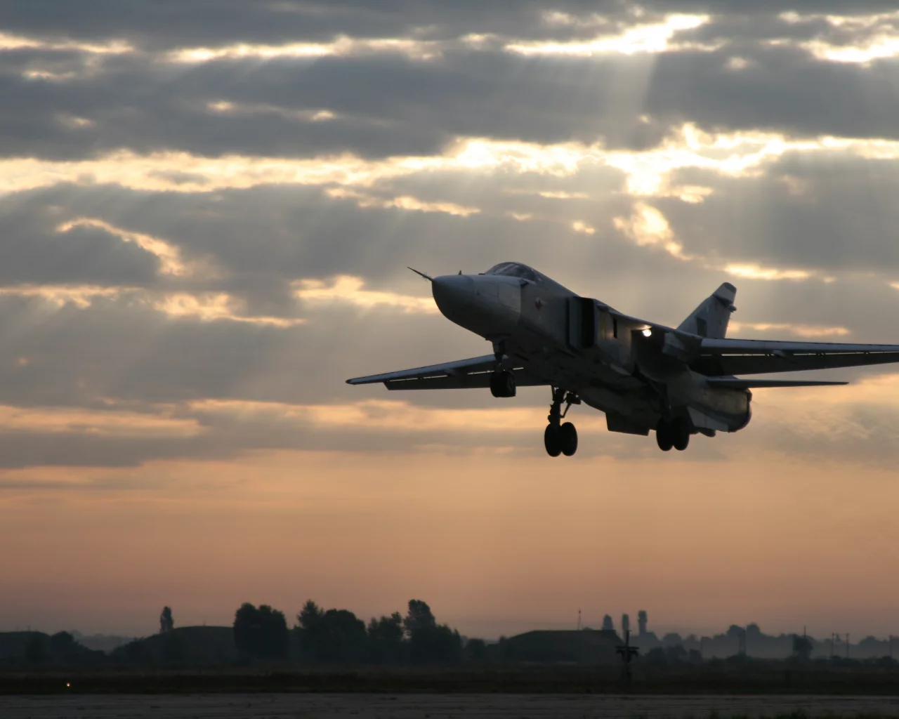 СУ-24М, бомбардировщик, взлет по ночному, самолет
