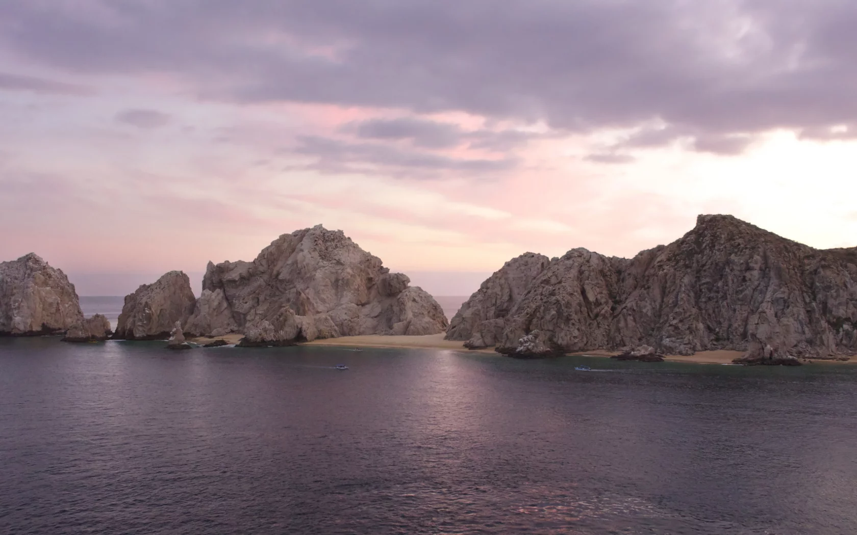 Море, скалы, лодка, закат