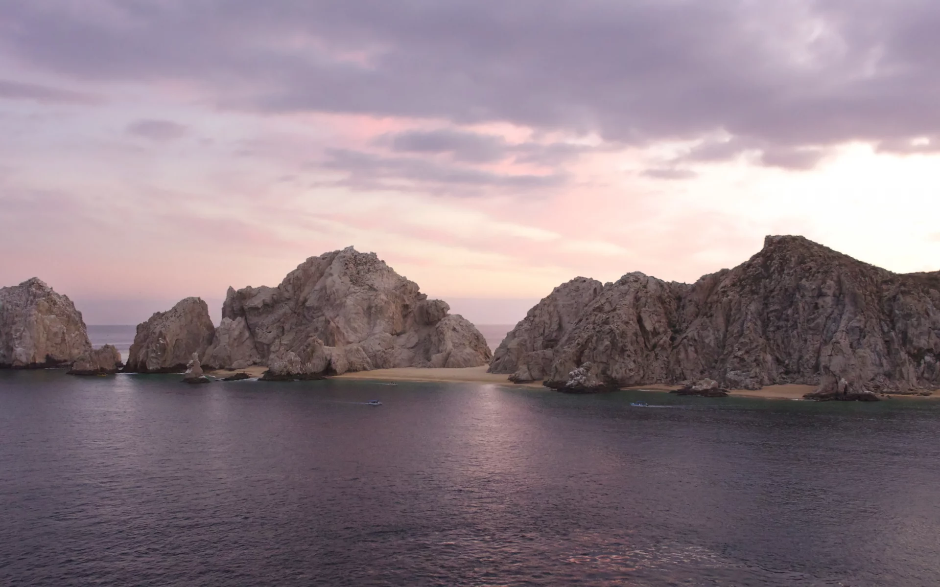 Море, скалы, лодка, закат