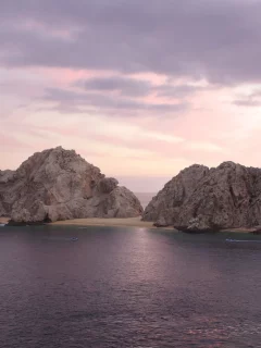 Море, скалы, лодка, закат