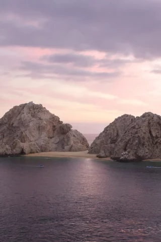 Море, скалы, лодка, закат