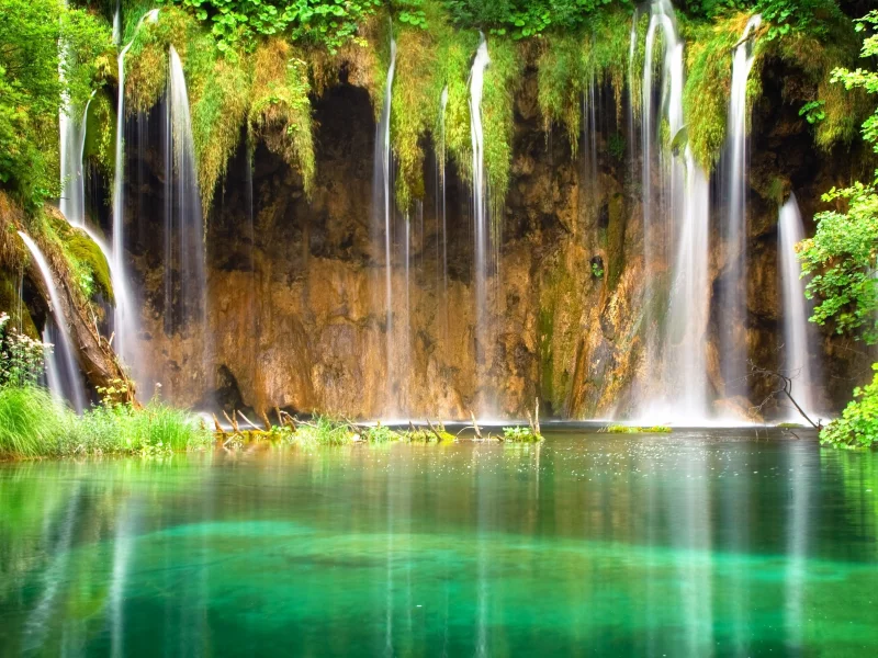 Водопад, вода