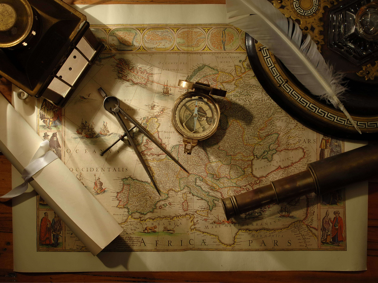 подзорная труба, компас, перо, карта