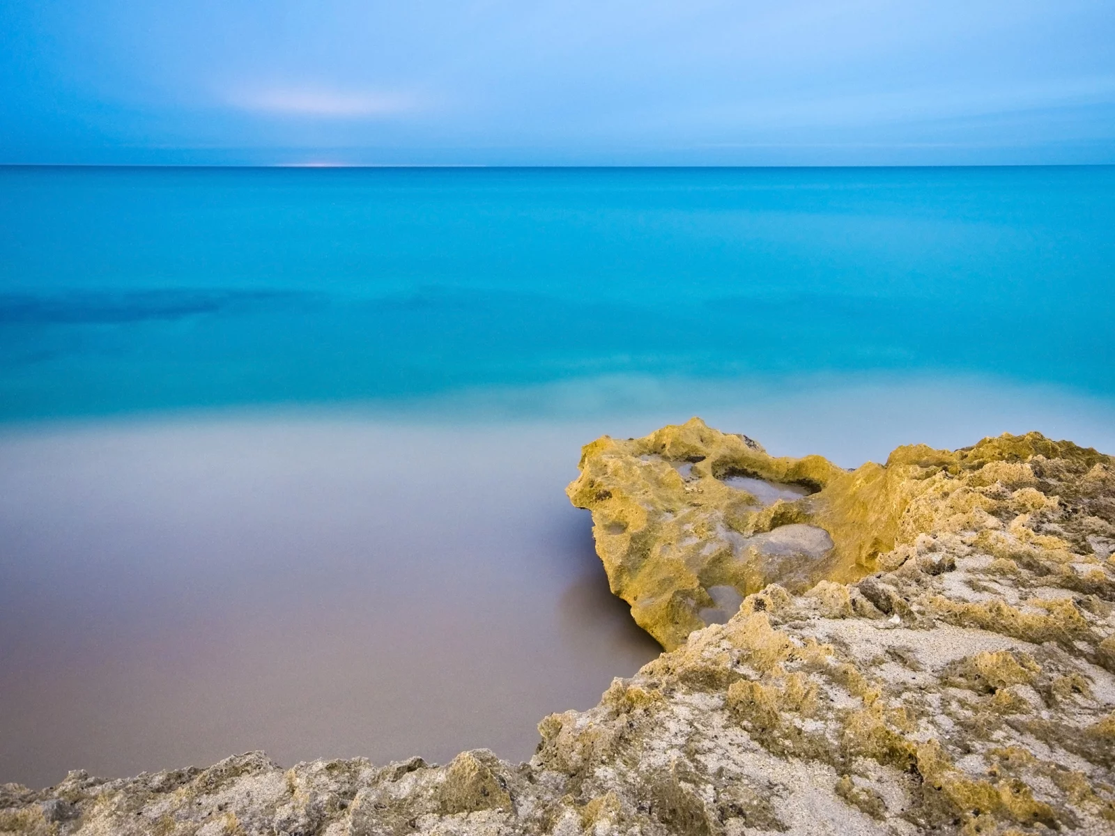 пляж, вода, скалы, море, небо, утро