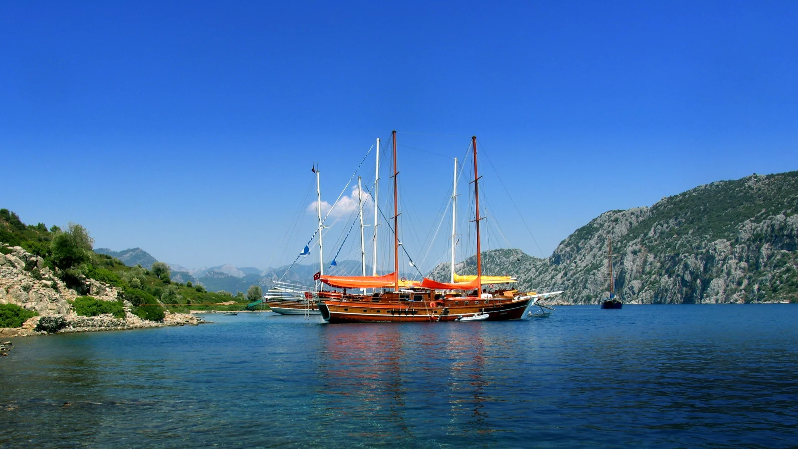 яхта, море