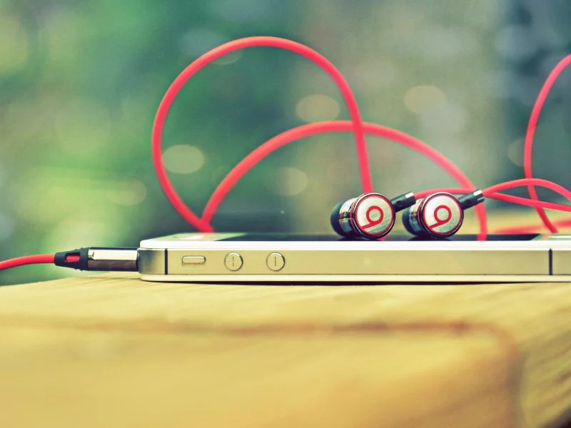 apple, i phone 4, beats by dr dre, наушники