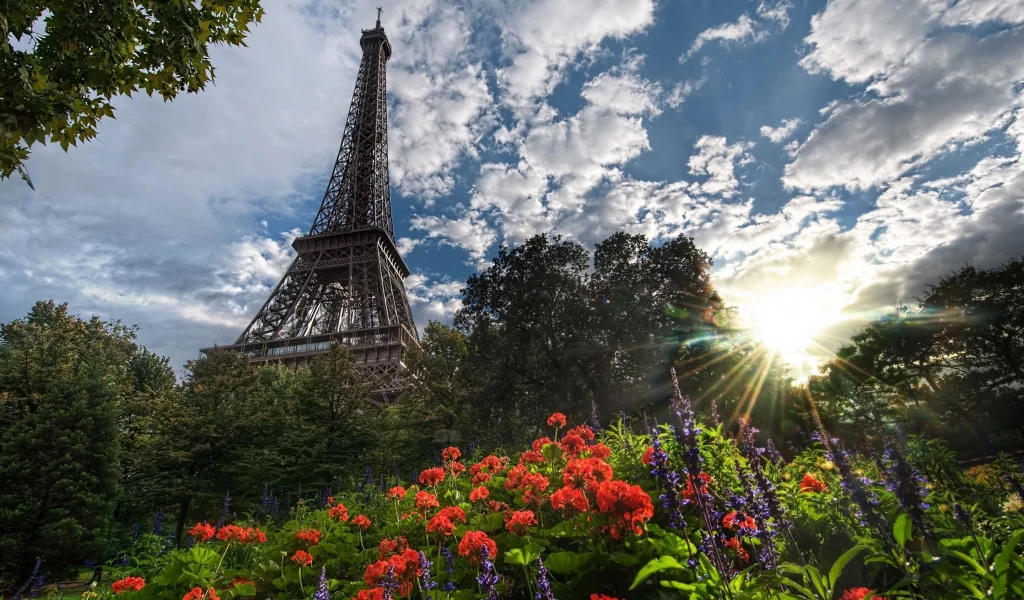 flowers, природа, skies, Эйфелева башня, города, Eiffel Tower, деревья, Paris, France, trees, nature, цветы, небо, cities, Франции, Париж