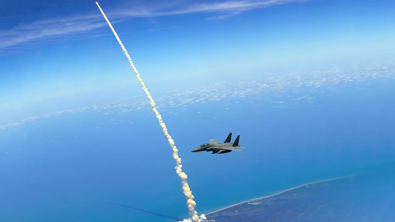 синий, eagles, outer space, jet aircraft, NASA, F-15 Eagle, военная, strike eagle, космос, military, F -15 Eagle, орлы, blue, Strike Eagle, реактивные самолеты
