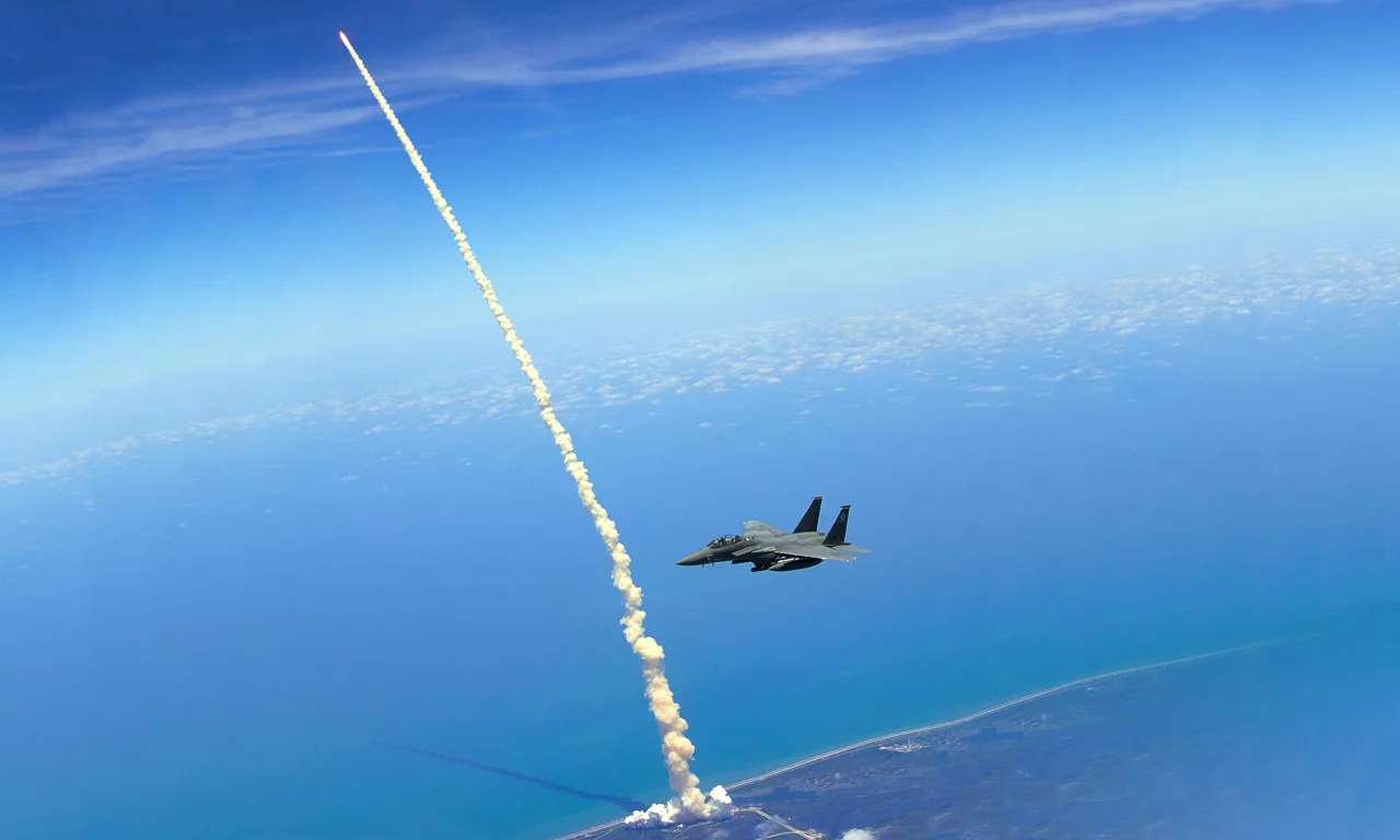 синий, eagles, outer space, jet aircraft, NASA, F-15 Eagle, военная, strike eagle, космос, military, F -15 Eagle, орлы, blue, Strike Eagle, реактивные самолеты