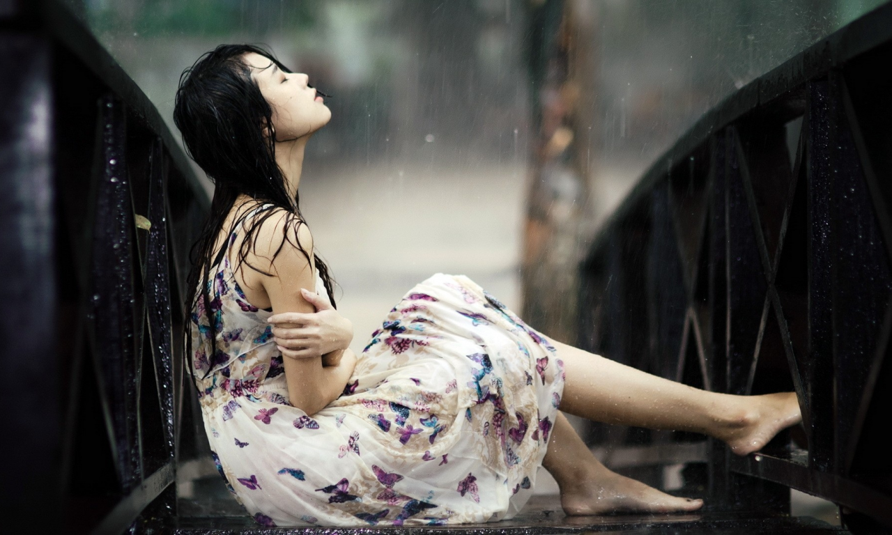 , women, Asians, dress, rain, wet