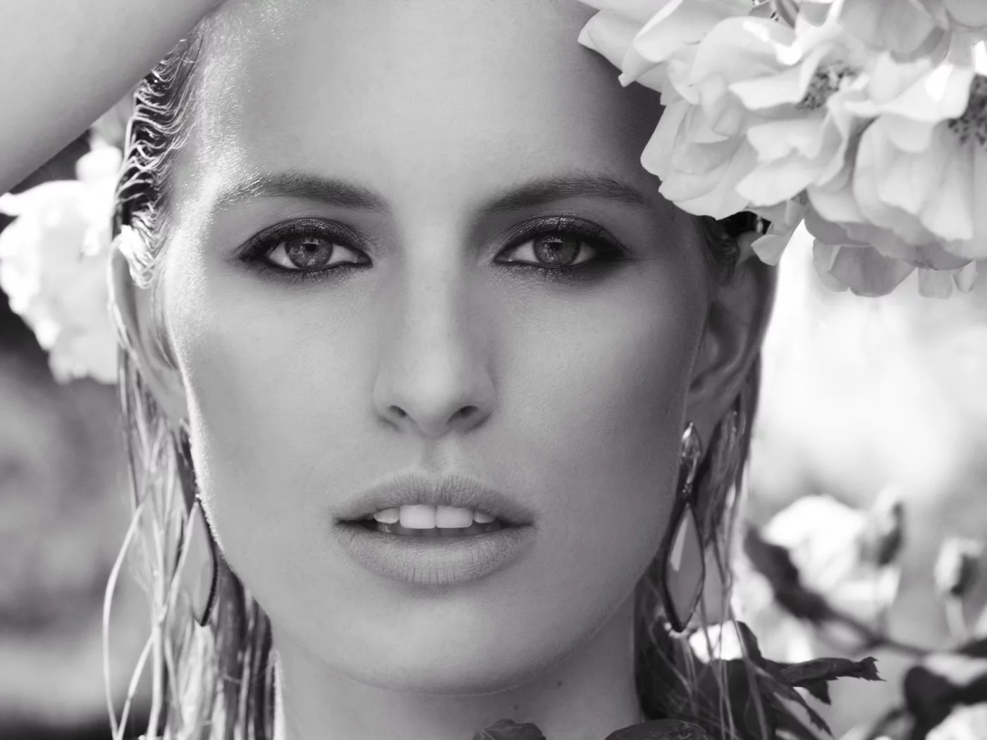 flowers, models, close-up, lips, , women, blondes, eyes, monochrome, glamour, Karolina Kurkova