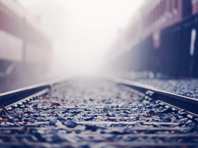 bokeh, боке, sunlight, поезда, рельсы, камни, railroad tracks, stones, солнечный свет, depth of field, глубина резкости, trains