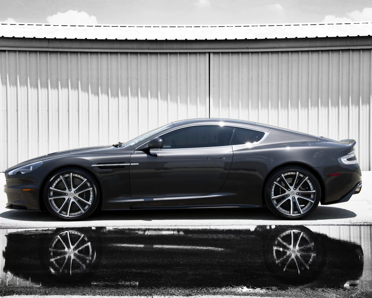 дбс, Aston martin, астон мартин, dbs, лужа, grey, серый, профиль