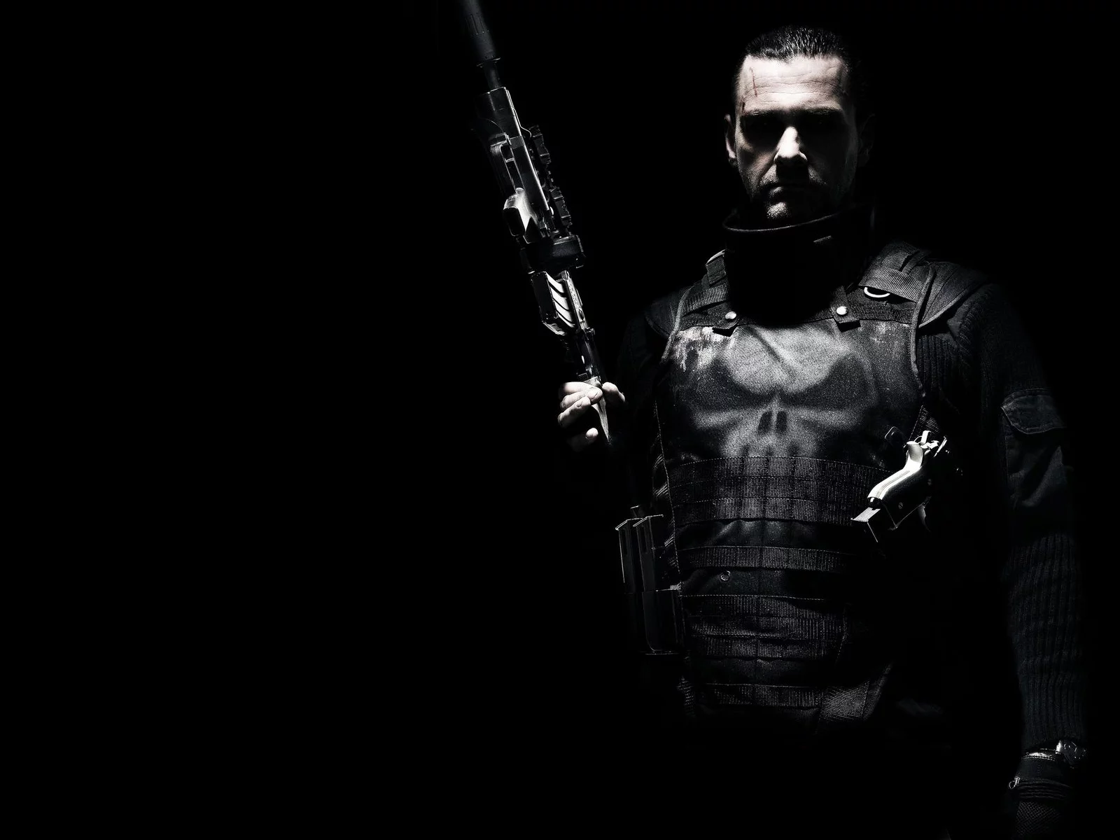 Рэй стивенсон, оружие, черный фон, ray stevenson