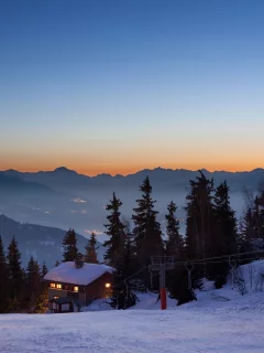 горы, природа, пейзаж, дома, деревья, Снег, закат, зима