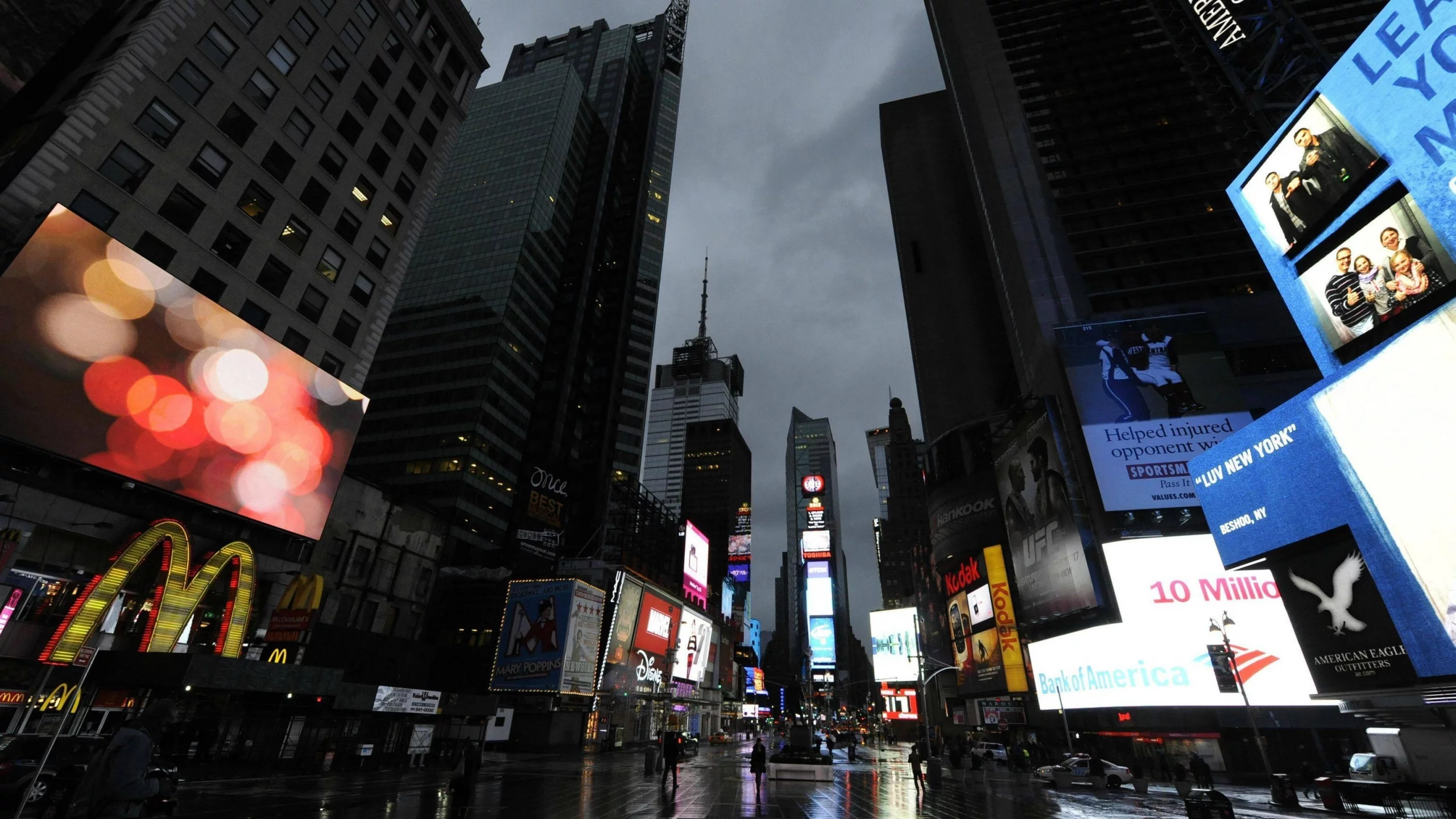 New york, sandy, times square, ураган, тучи, небоскрёбы