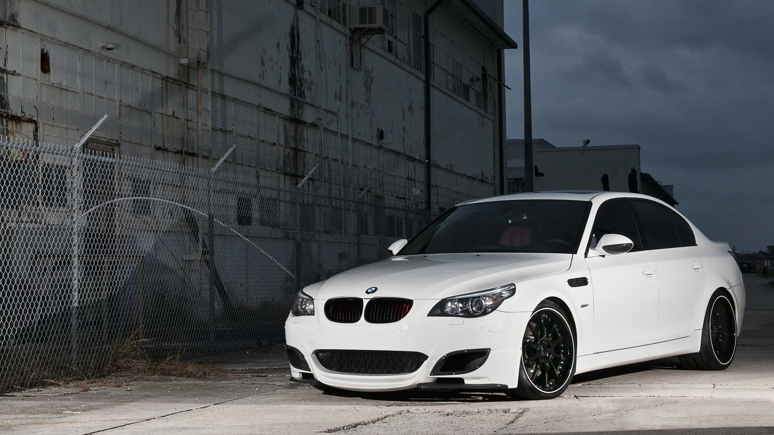 m5, e60, бмв, white, Bmw, забор, решётка, белый