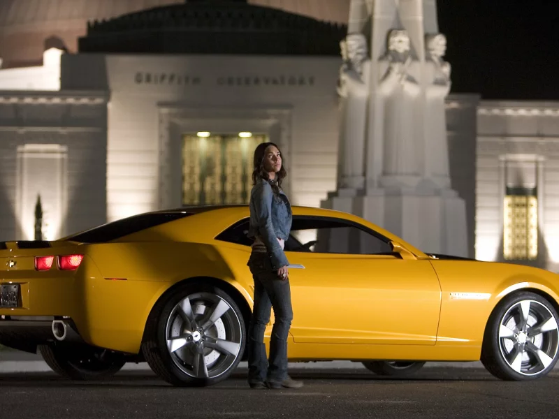 vehicles, брюнетки, celebrity, Chevrolet Camaro, знаменитости, Transformers, Меган Фокс, актриса, actress, желтые автомобили, women, люди, brunettes, yellow cars, Трансформеры, people, Chevrolet, Megan Fox, женщины, автомобилей