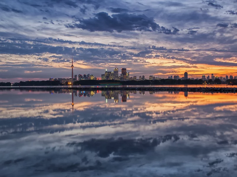 облака, toronto, море, canada, небо, Город, закат