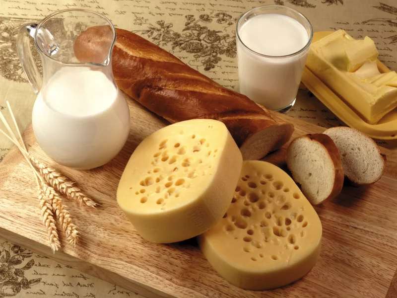 молоко, батон, колоски, кувшин, стакан, доска, хлеб, Сыр