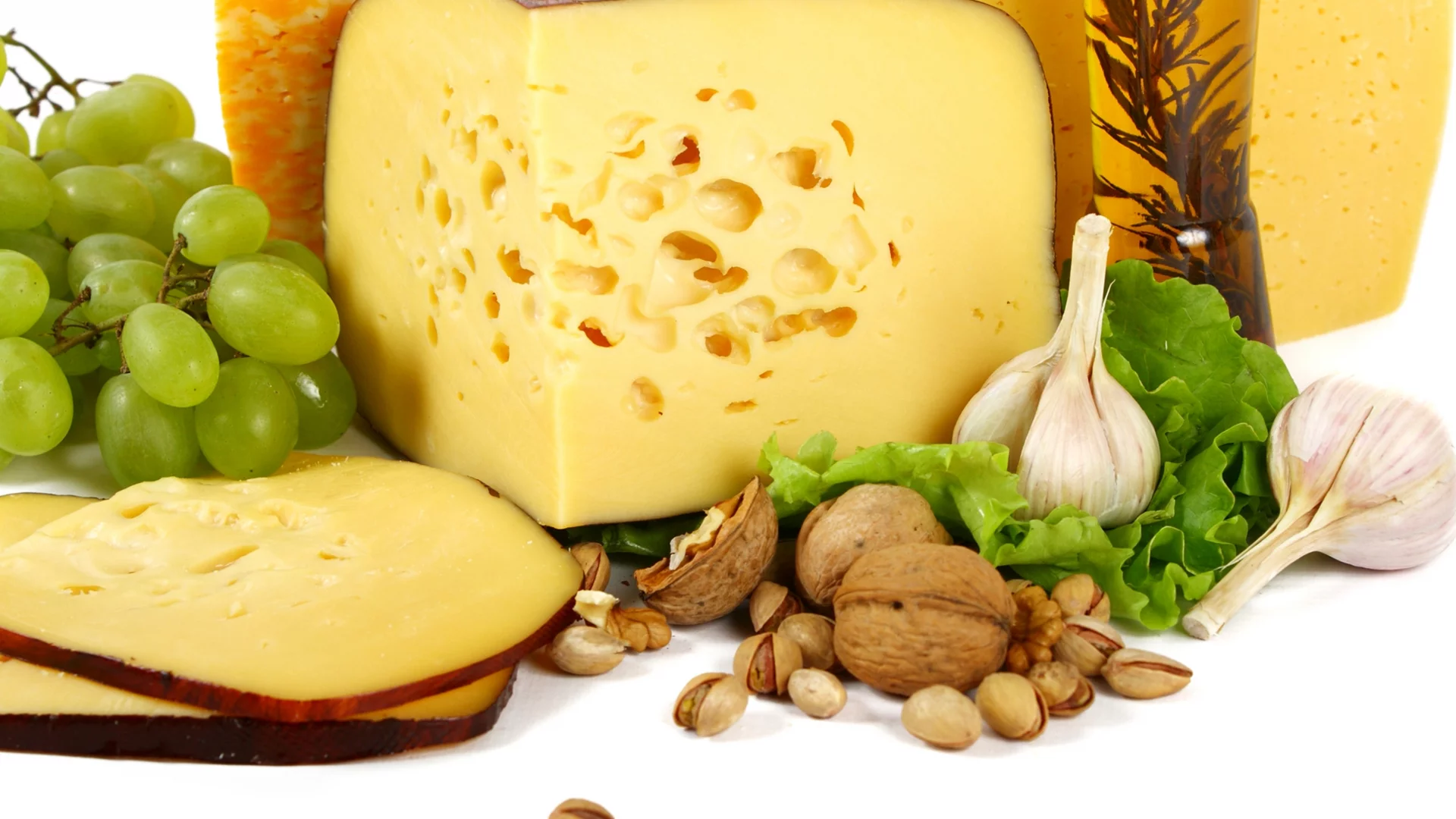 фисташки, чеснок, грецкие, nuts, орехи, Сыр, виноград, cheese