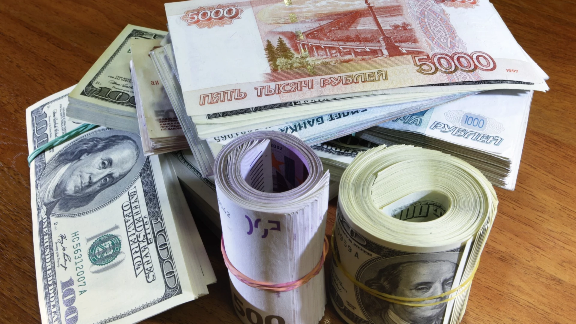 стол, деньги