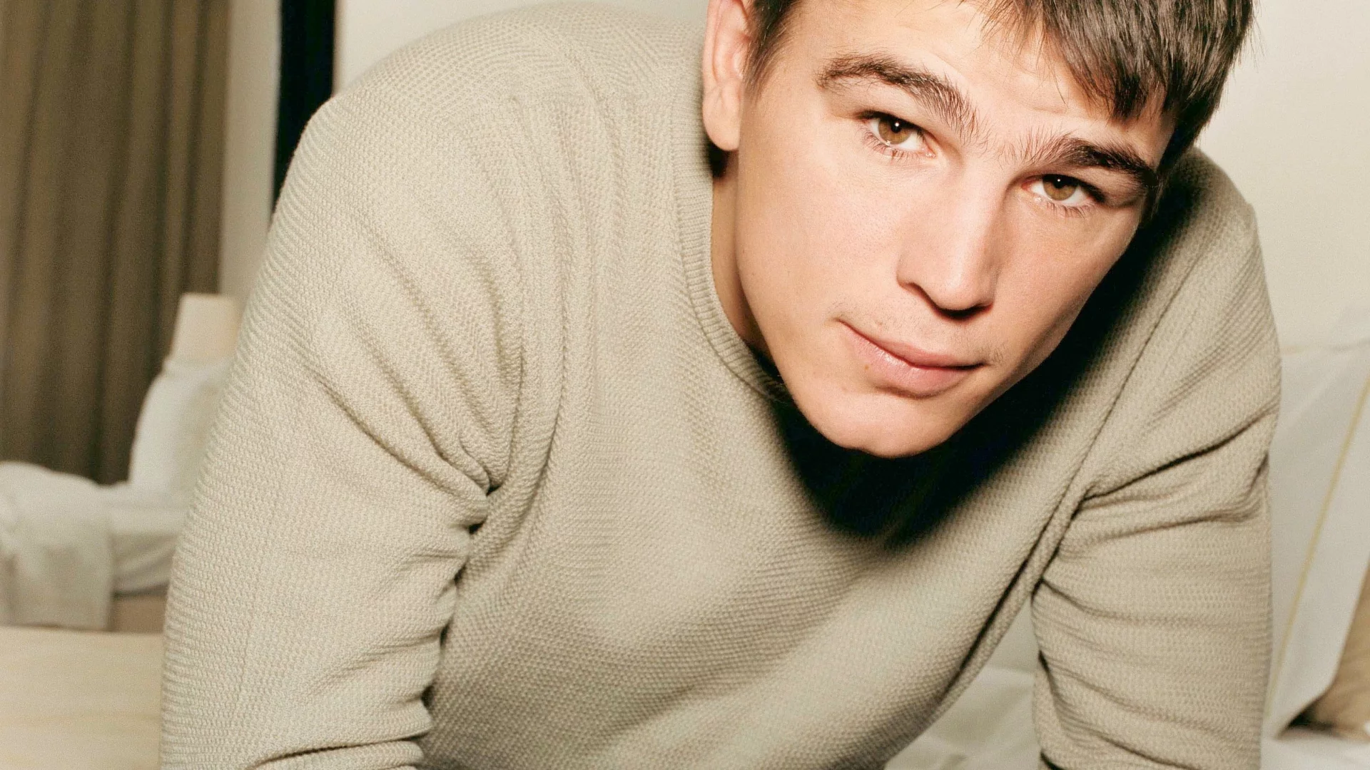 актер, джош хартнетт, джемпер, шатен, бежевый, Josh hartnett