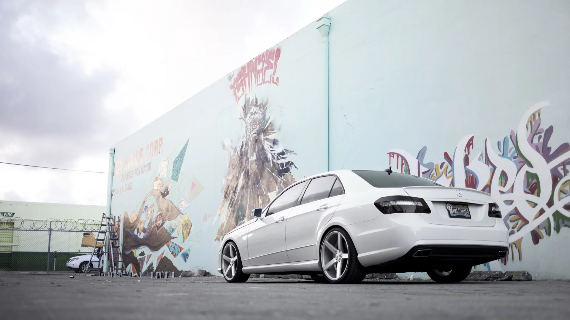 Mercedes, белый, задок, e class, граффити, тюнинг
