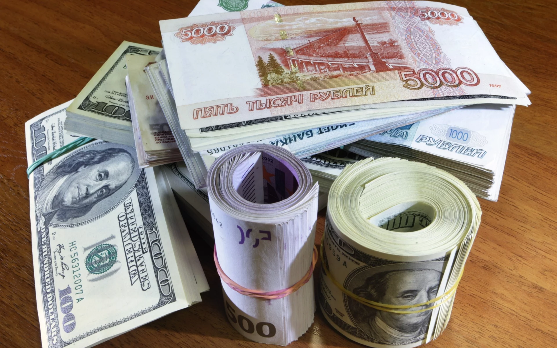 стол, деньги
