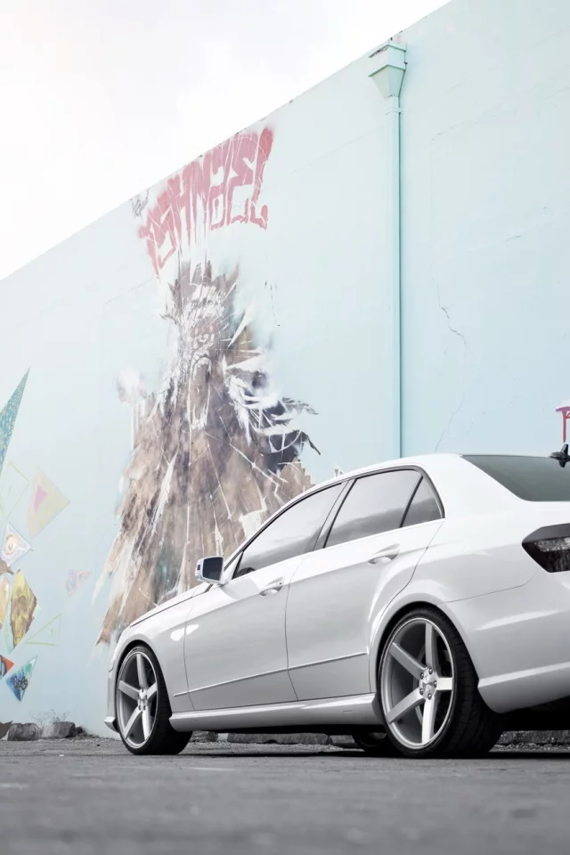 Mercedes, белый, задок, e class, граффити, тюнинг