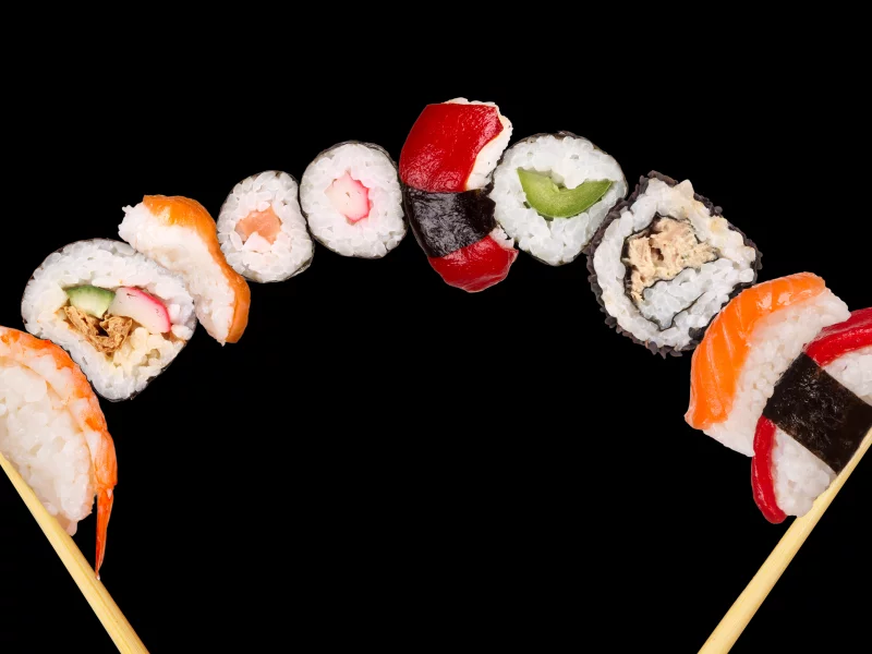 Палочки, морепродукты, суши, роллы